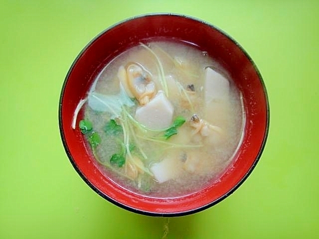 里芋とあさりカイワレ大根の味噌汁
