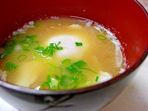 落とし卵のお味噌汁