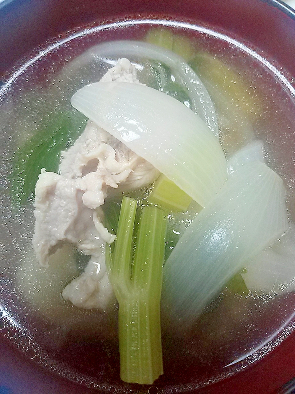 セロリ 玉ねぎ 鶏肉スープ レシピ 作り方 By ぐっち1618 楽天レシピ