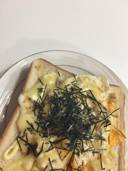 目玉焼きチーズトースト