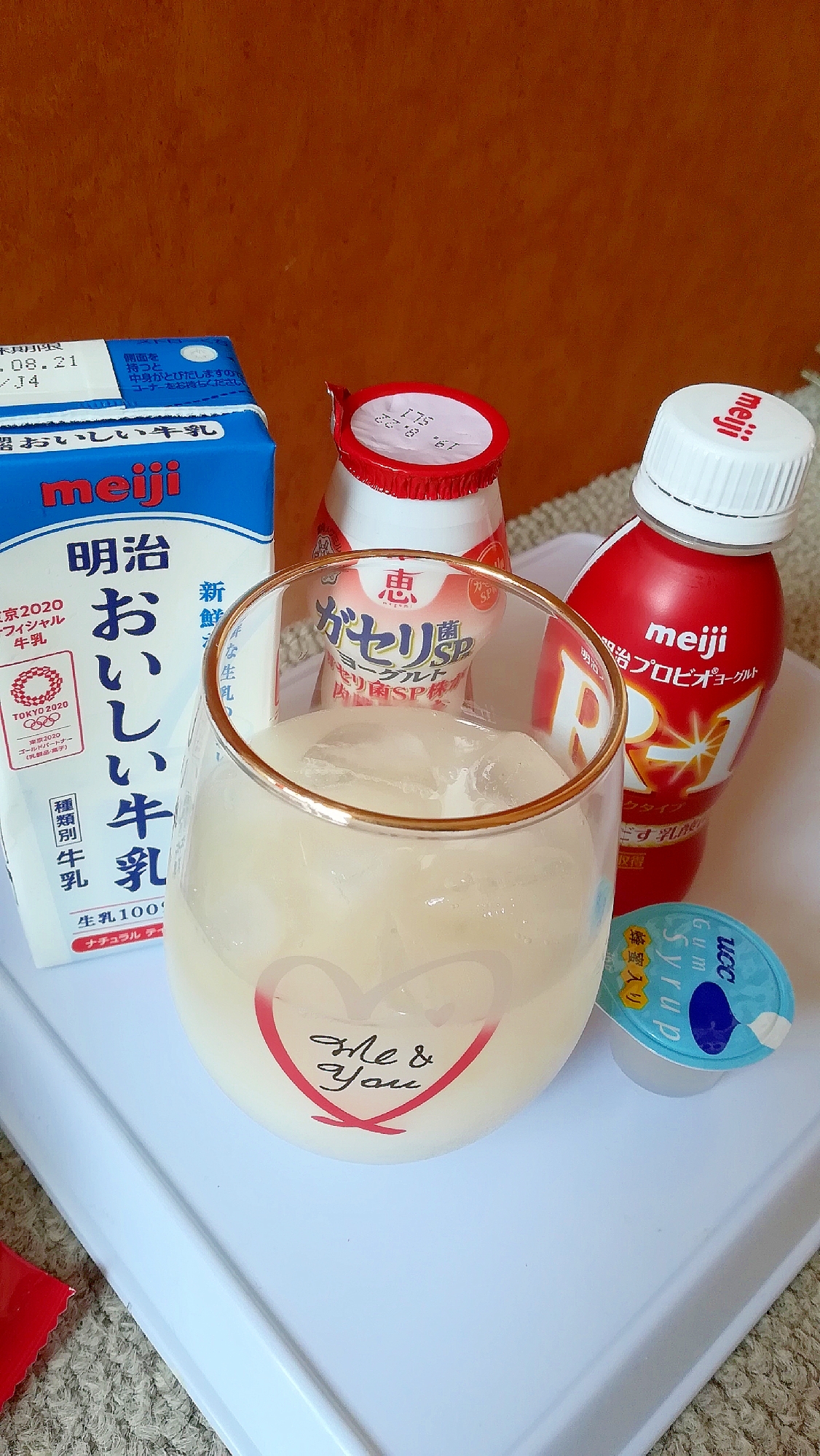 牛乳とヨーグルトと炭酸水のドリンク