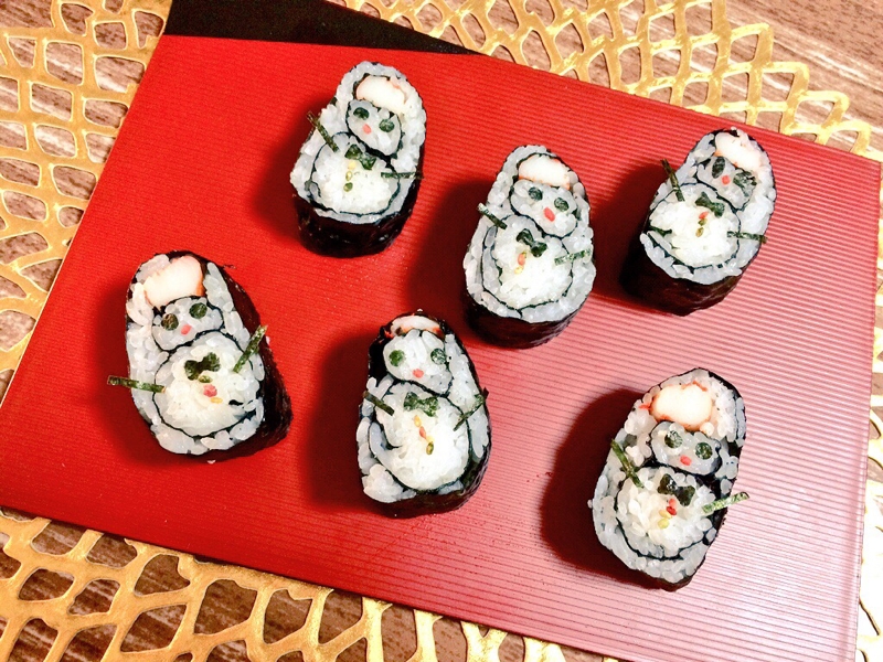ちょっと可愛い雪だるまの巻き寿司 レシピ 作り方 By 食いしん坊ともりん 楽天レシピ ちょっと可愛い雪だるまの巻き寿司 レシピ 作り方 By 食いしん坊ともりん 楽天レシピ