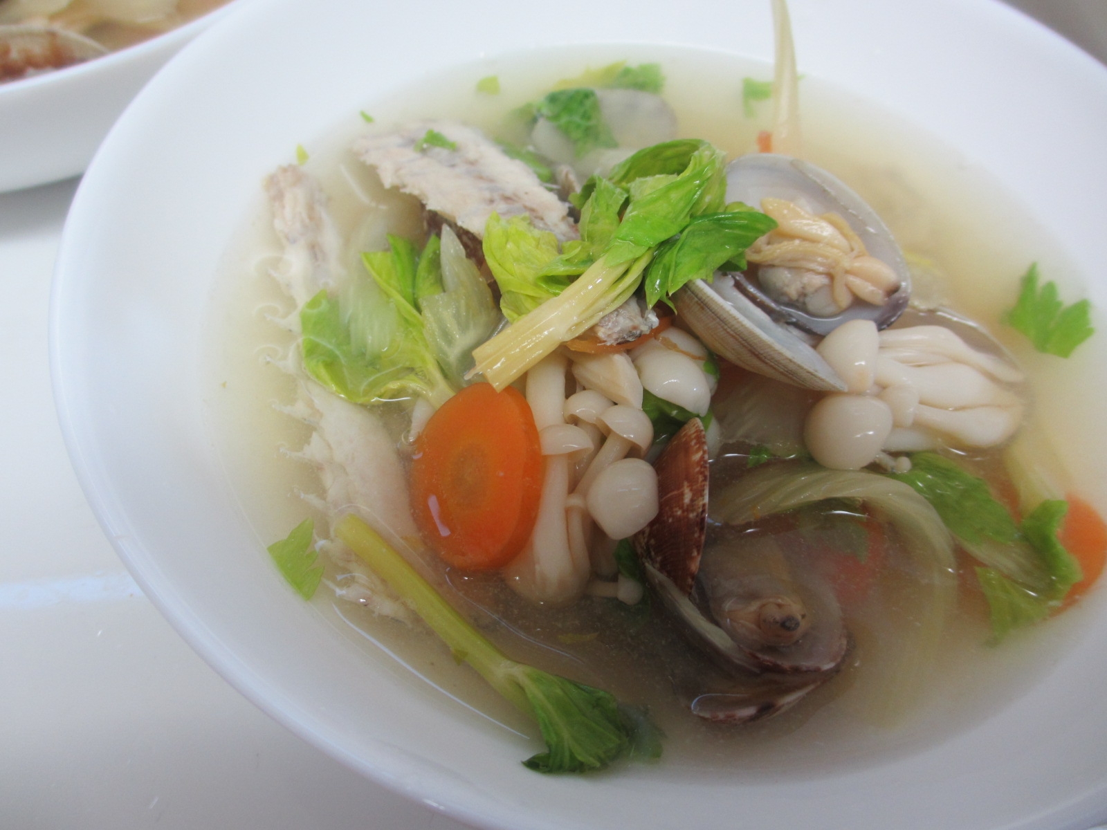 魚貝とセロリのスープ