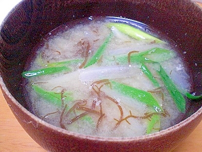 [「大根とモズクのお味噌汁」　　　　♪♪