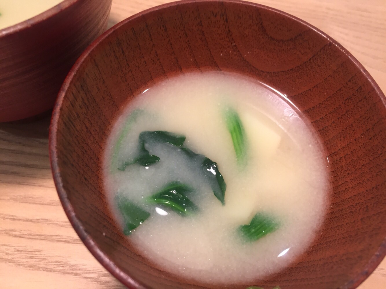 新じゃがとほうれん草のお味噌汁