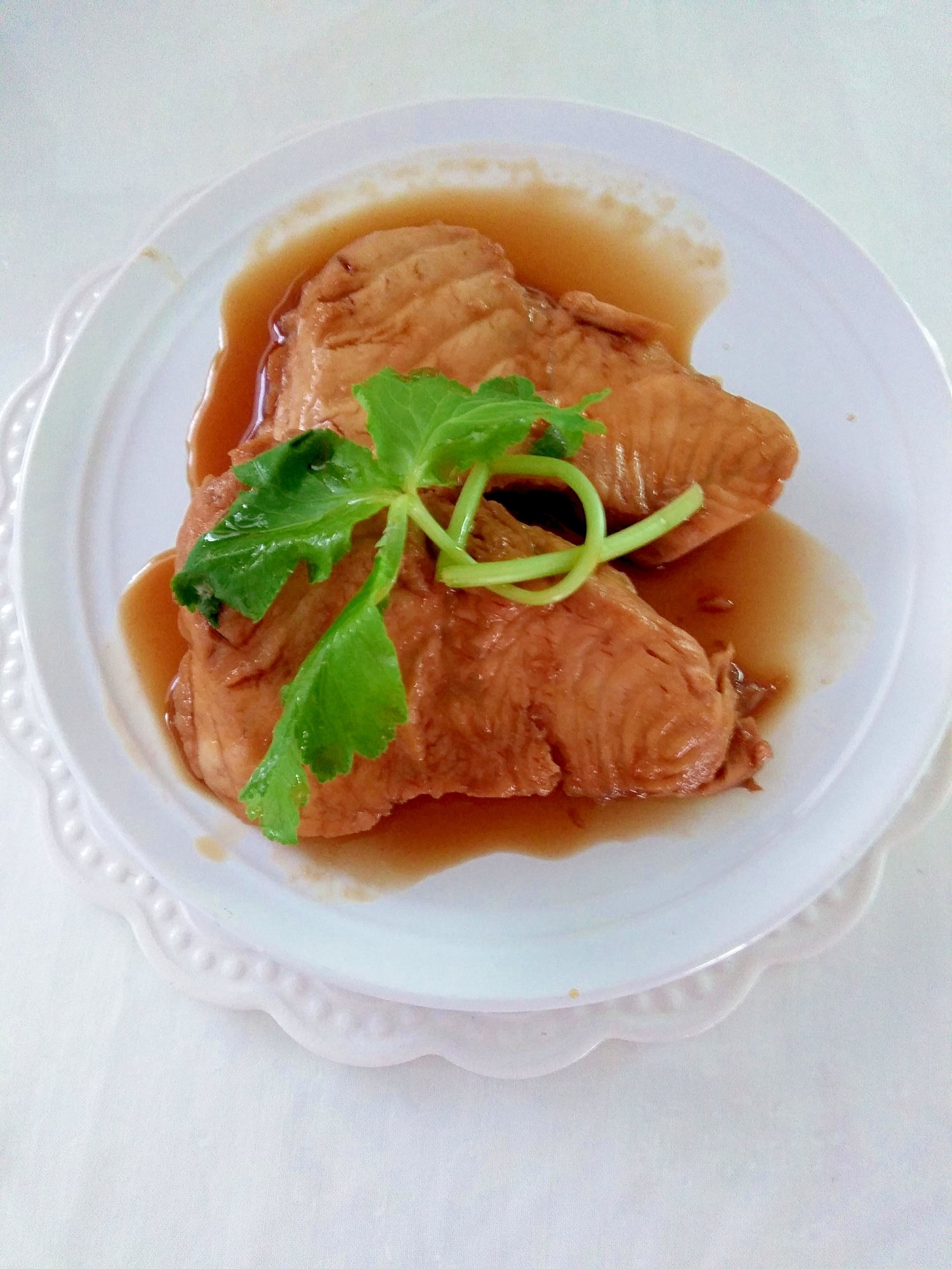 素朴！サメの煮つけ三つ葉添え