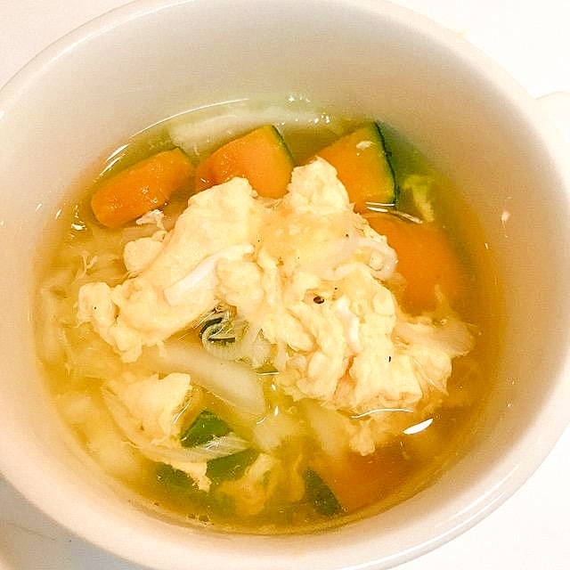 カロテンたっぷり♪白菜とかぼちゃの中華卵スープ