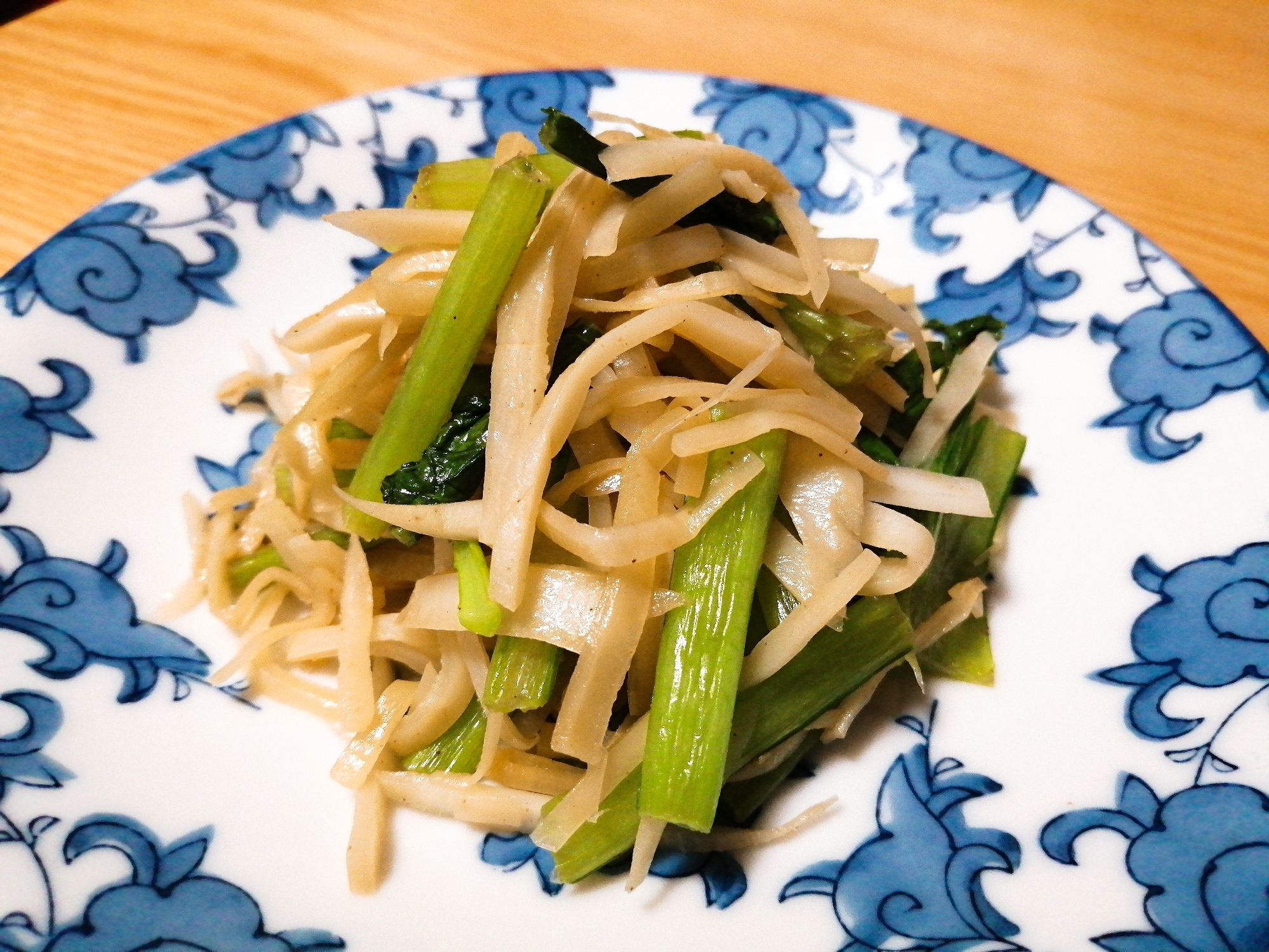 大根の皮とかぶの皮とかぶの葉の炒め物