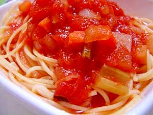 お肌に嬉しい野菜たっぷり、トマトスープスパゲティ☆