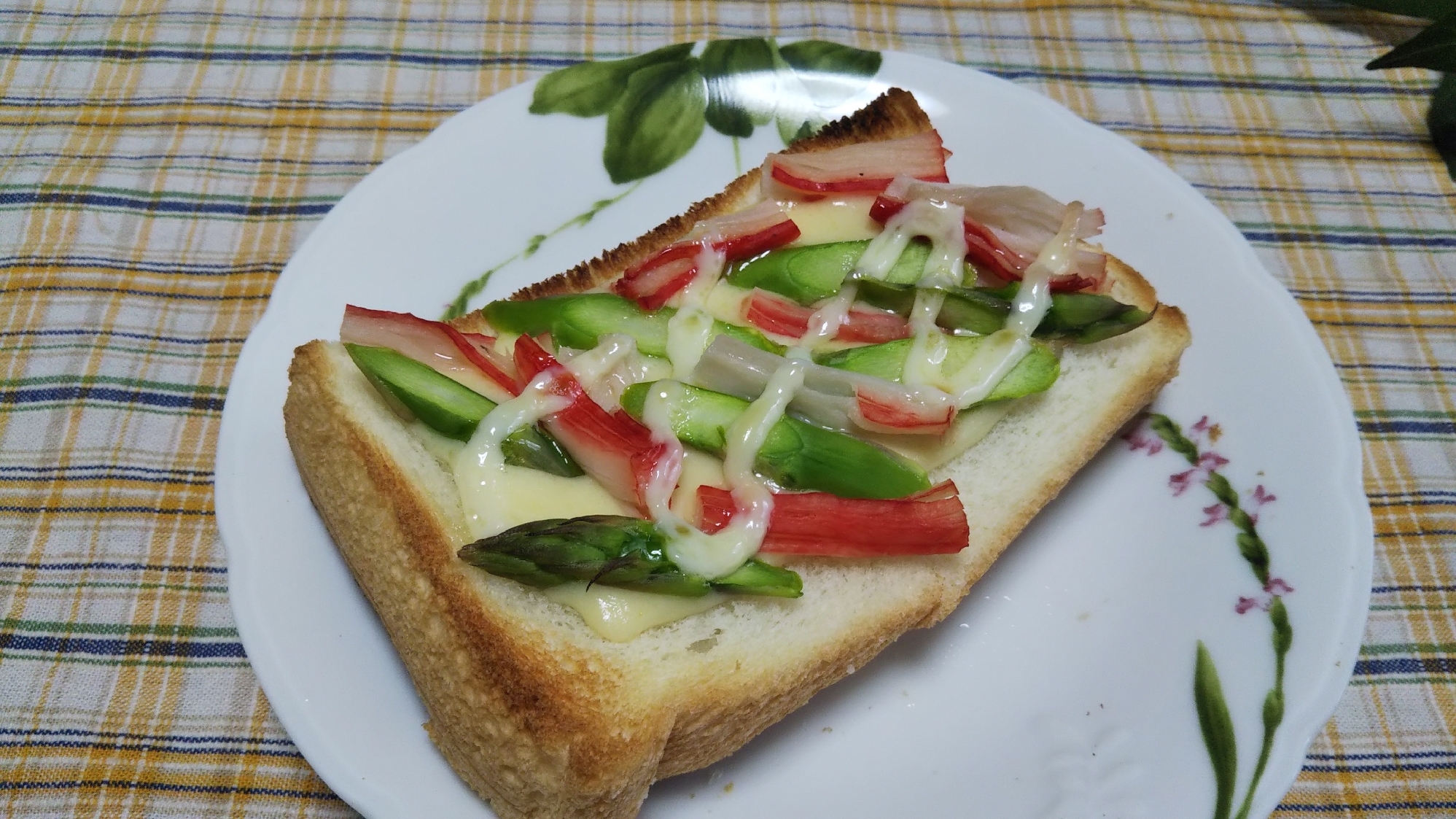 アスパラと蟹カマのチーズトースト☆