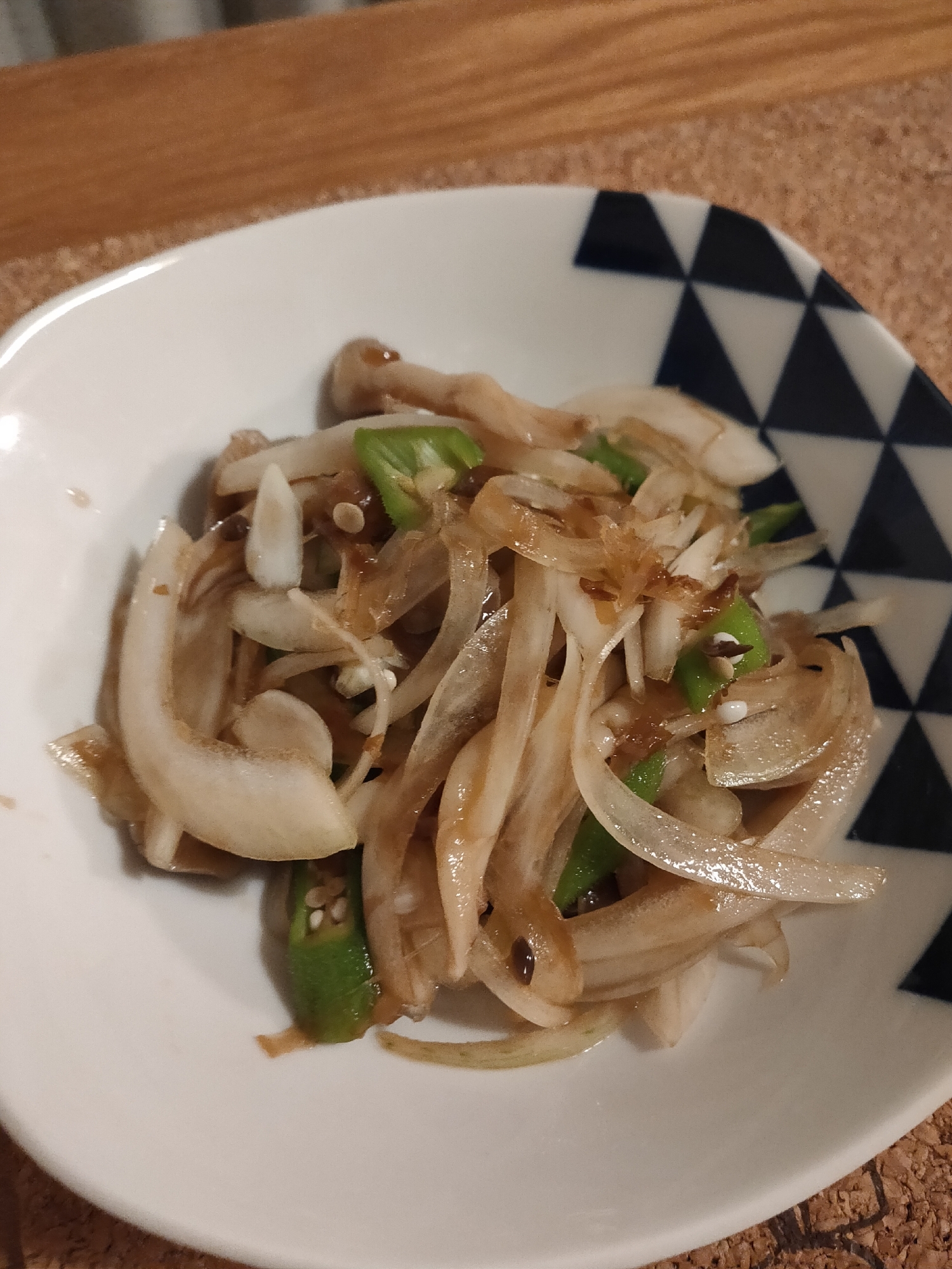 オクラと玉ねぎとしめじのポン酢サラダ