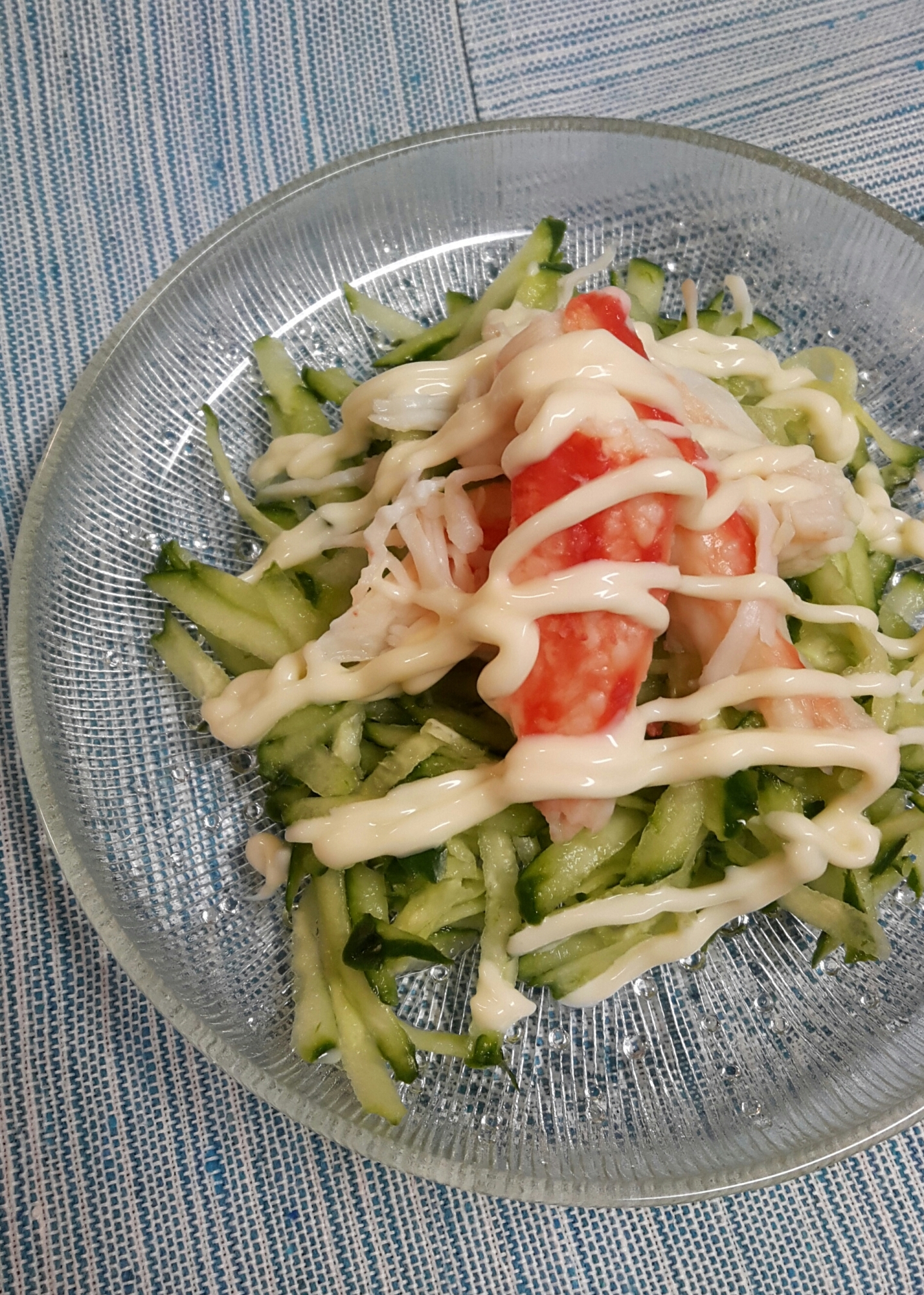 簡単・美味しい！カニ缶ときゅうりのパパッとサラダ