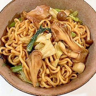 きゃべつ・小松菜・しめじ・舞茸の焼きそば