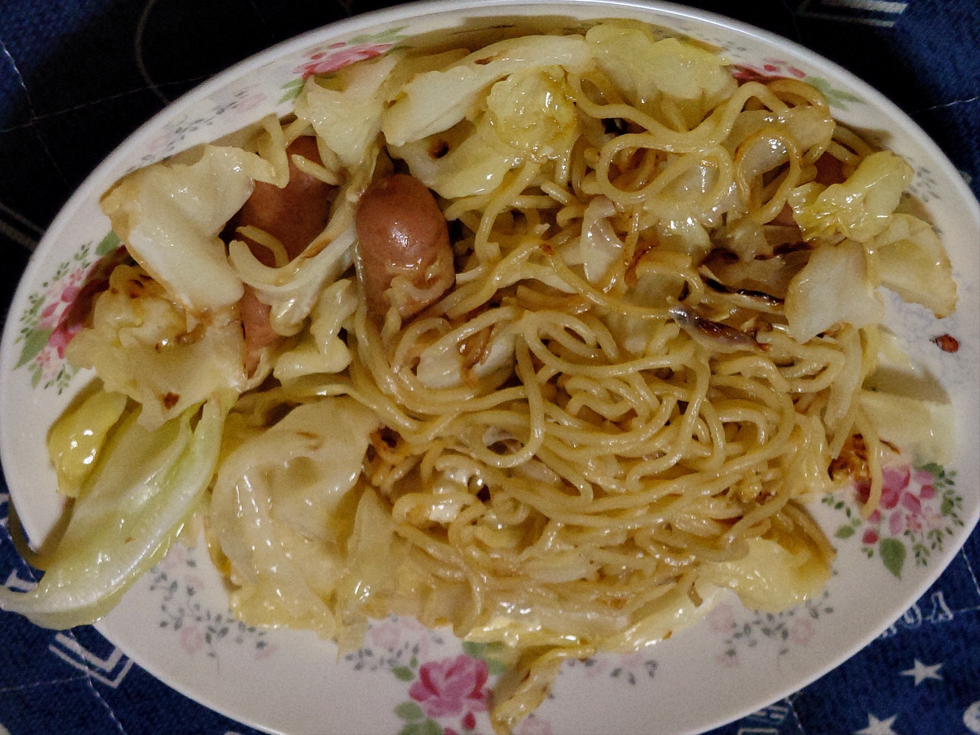 キャベツとウィンナーの焼きそば