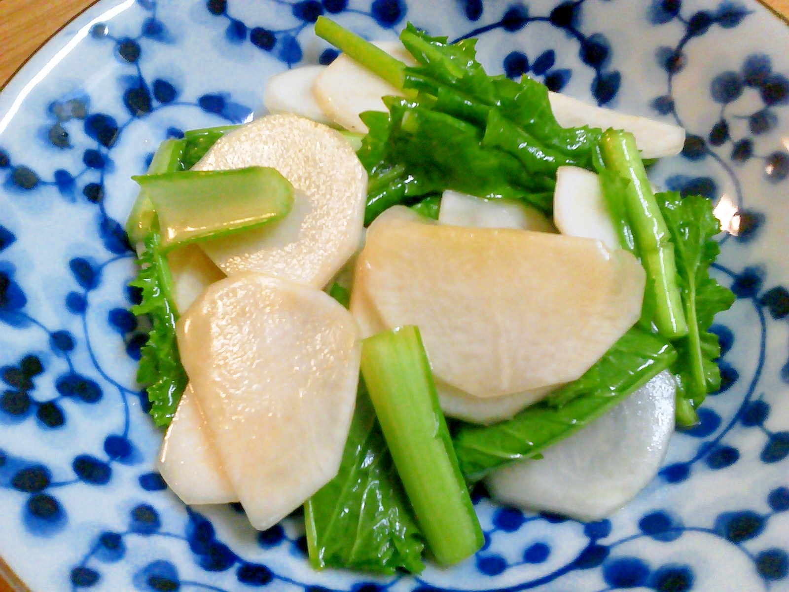 めんつゆと胡麻油で簡単！かぶの浅漬♪