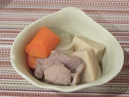 もう一品に。
高野豆腐に優しい味がよくしみて、ほっこりと落ち着く煮物ですね^m^
美味しくいただきました♪