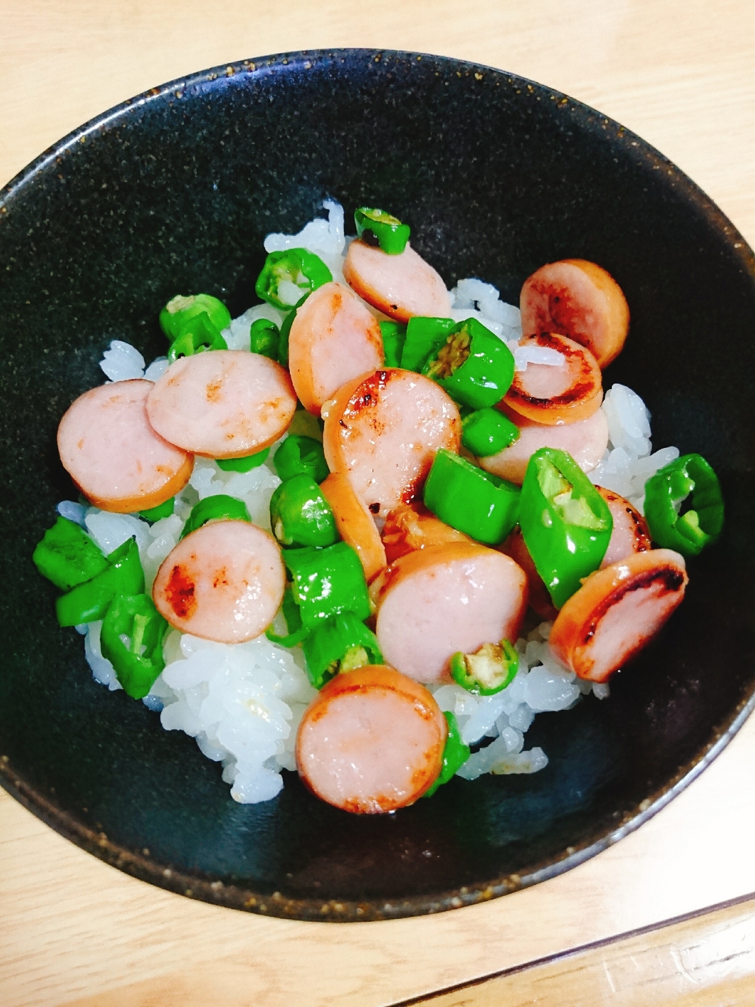 激辛ししとうとウインナーの味覇炒め丼