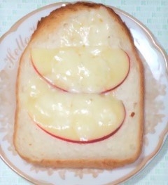 りんごチーズトースト