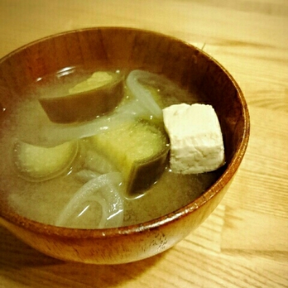 ナス&玉ねぎ&豆腐の味噌汁