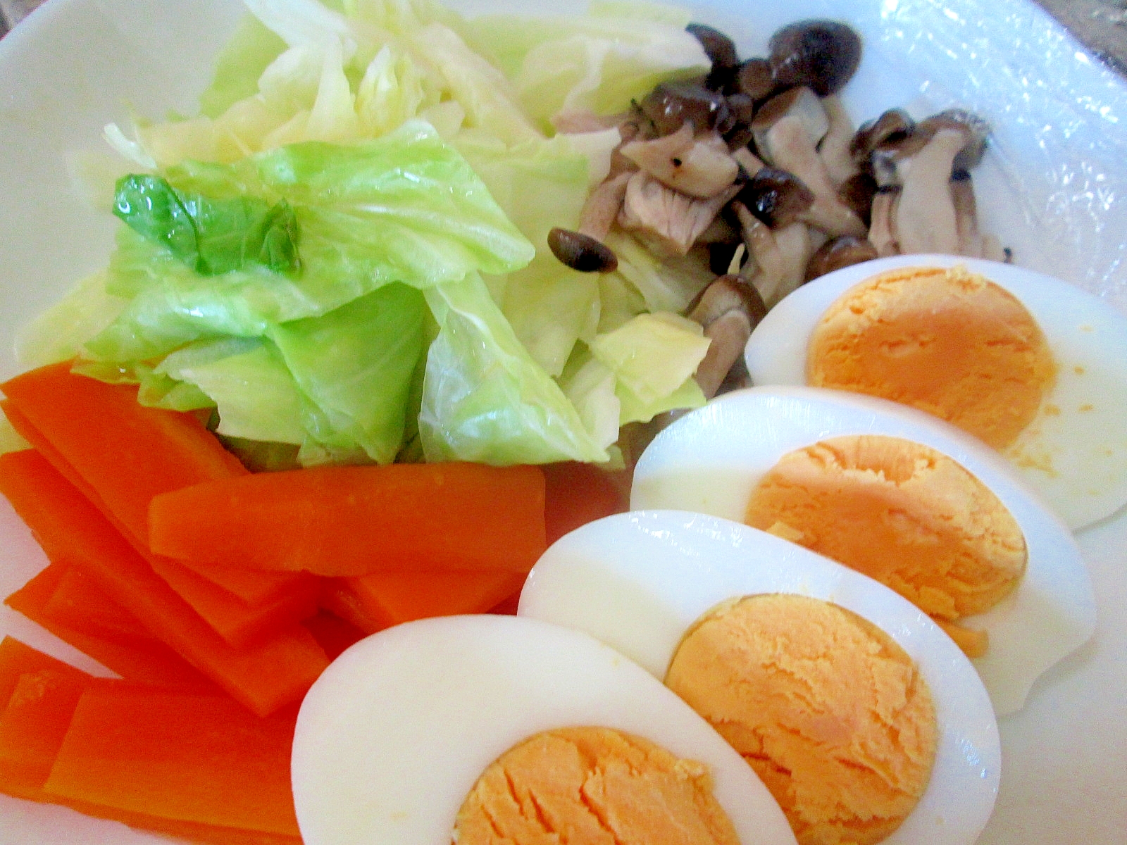 蒸し野菜と卵の温サラダ