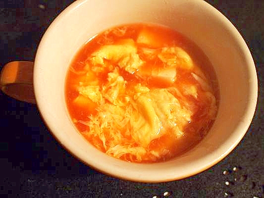 トマトピューレで♪　豆腐とタマゴのふんわりスープ