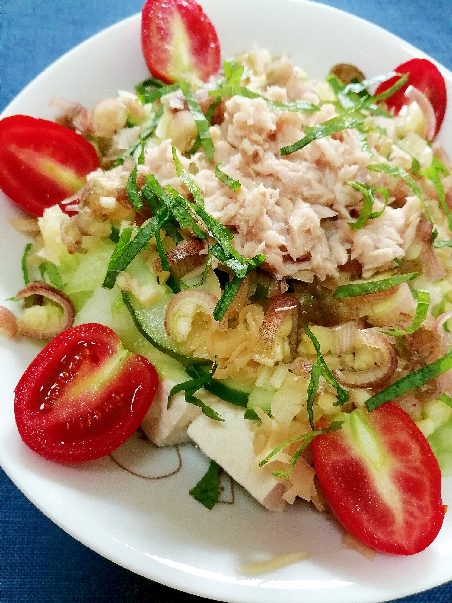 ドレッシング不要☆香味野菜とツナの豆腐サラダ♪