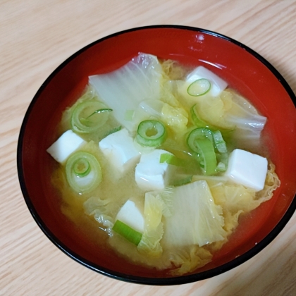 白菜と豆腐とネギのお味噌汁