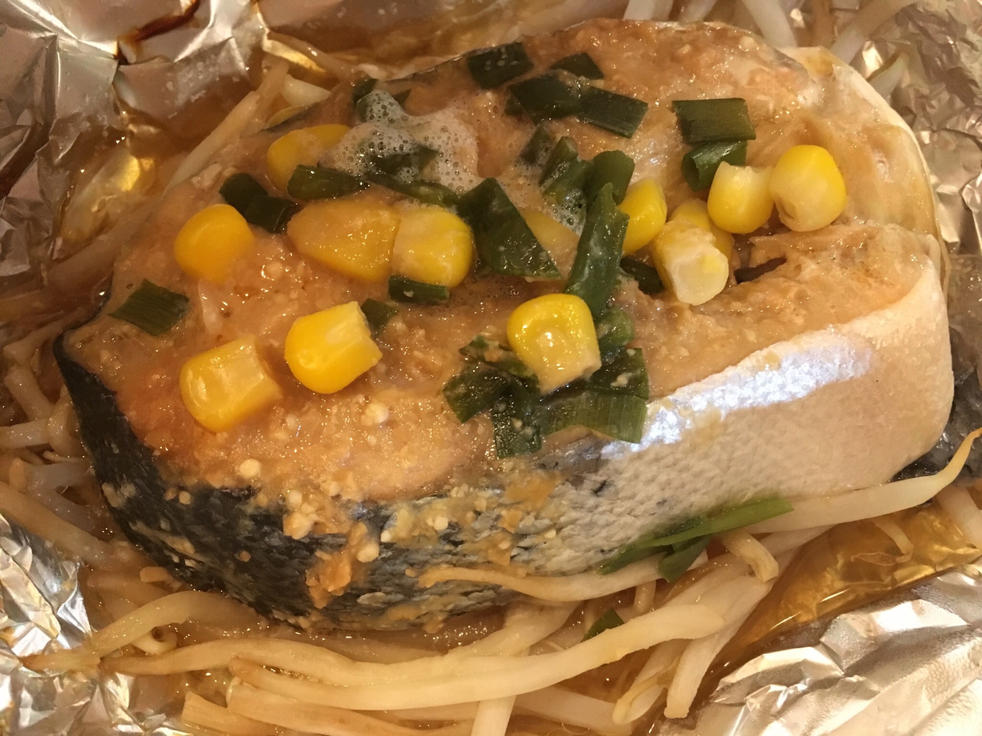 鮭の味噌バターコーンホイル焼き