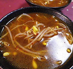 豆もやし肉味噌激辛スープ