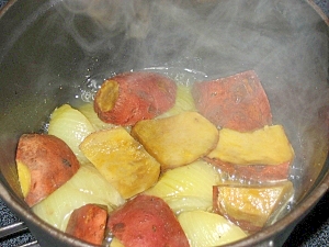 玉ねぎと安納芋の煮物