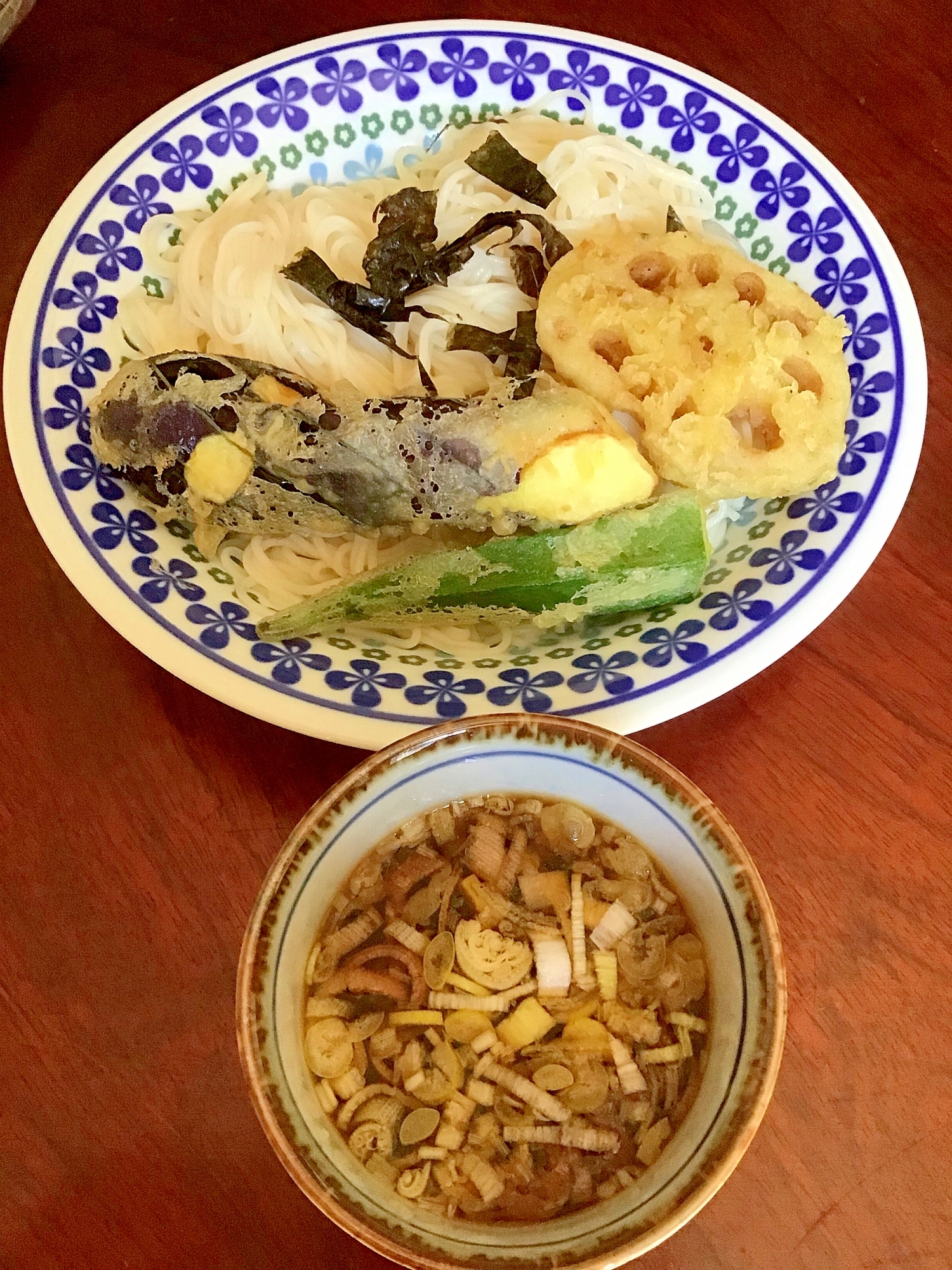 盛り素麺の夏野菜の天ぷら盛り合わせ。