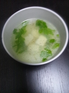 簡単あっさり味☆セロリ葉を使った美味しいスープ