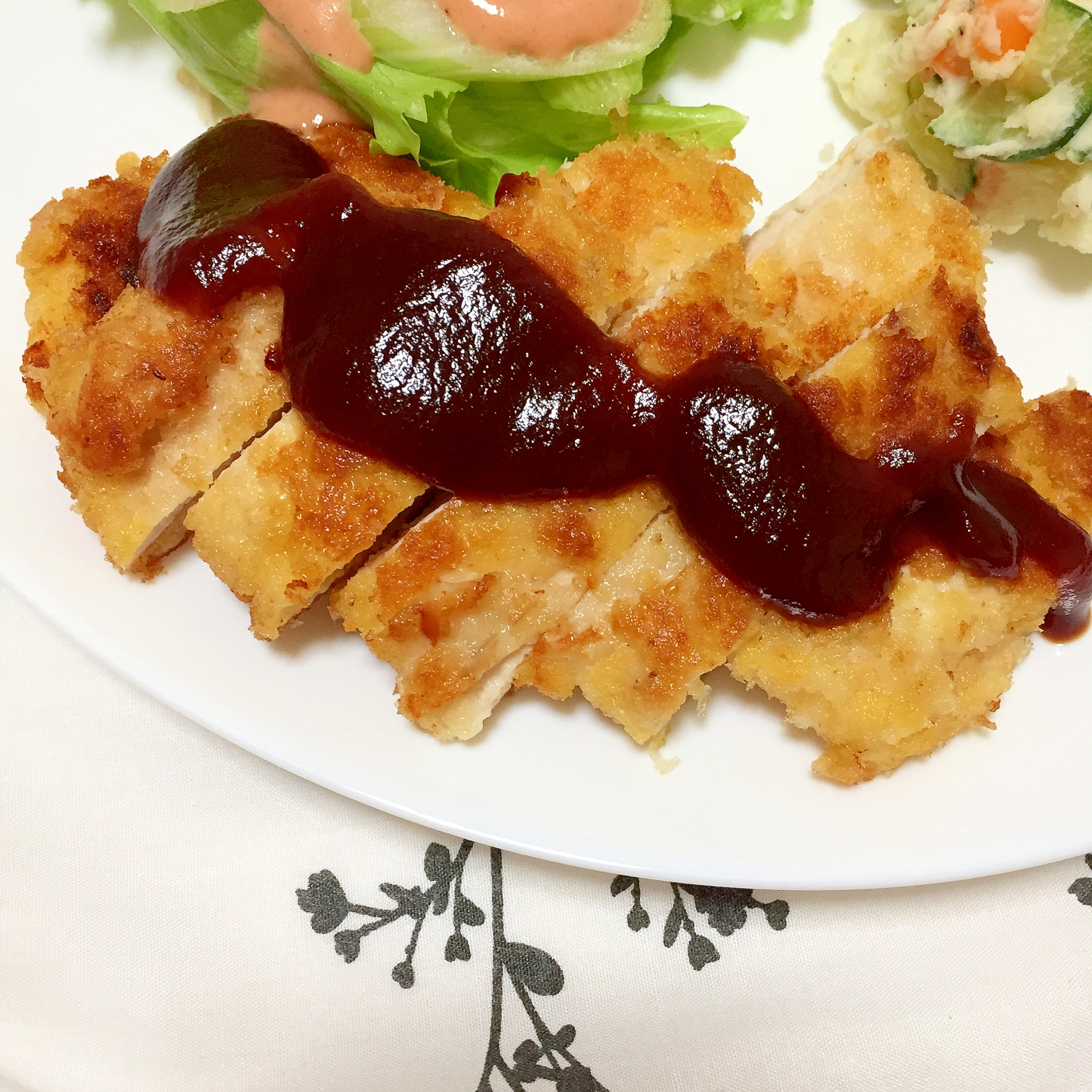 手作りソースをかけて チキンカツ ♪