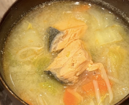 具沢山でメイン級♡順番に煮込むだけ♡石狩鍋風味噌汁