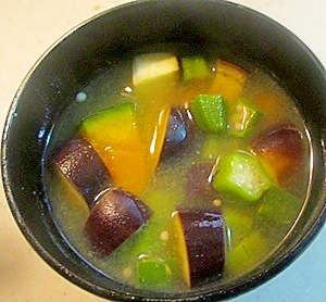 夏バテ予防!夏野菜の味噌汁