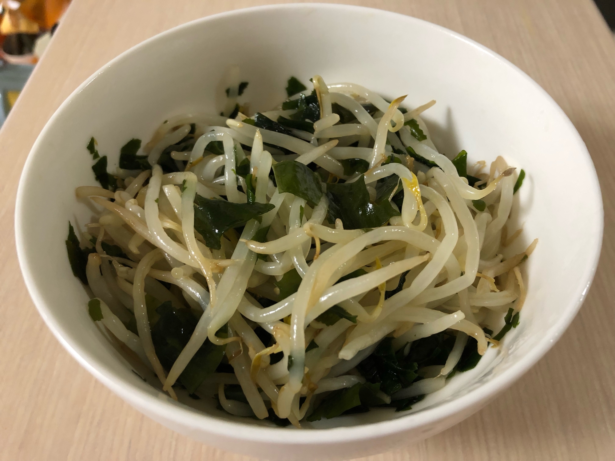 電子レンジで簡単！もやしとワカメの中華和え