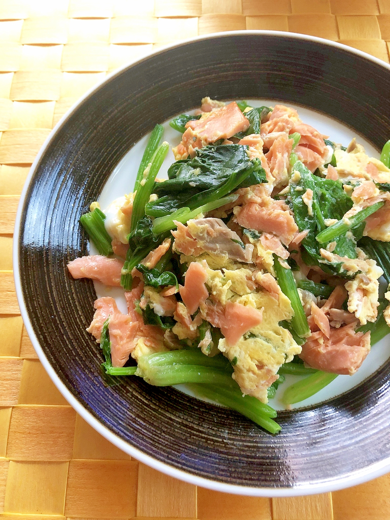 簡単！茹で塩鮭とほうれん草と卵の炒めもの○糖質オフ