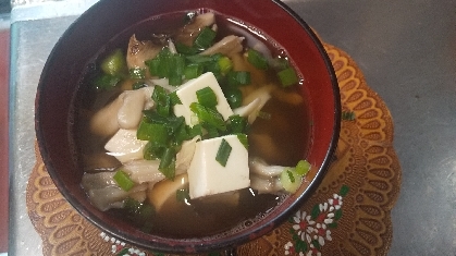 舞茸と豆腐小ネギの味噌汁