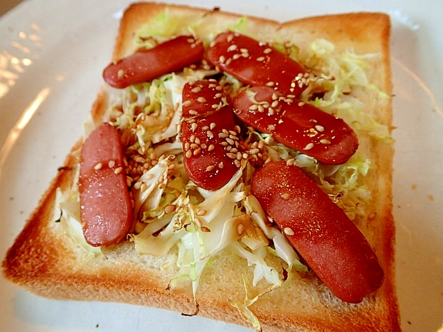 ❤キャベツとウインナーの蒲焼きのたれトースト❤