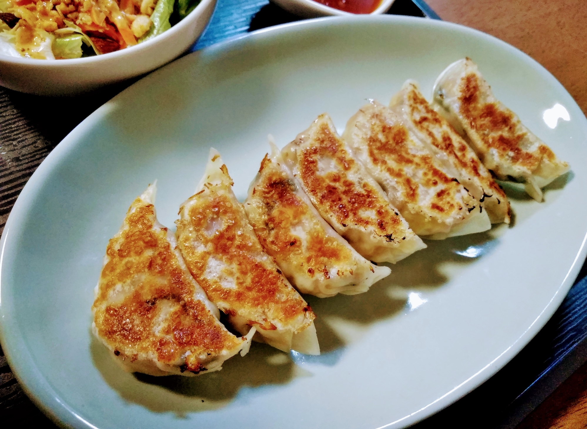 沢山作って作り置き!ちょこっとお肉の簡単焼き餃子