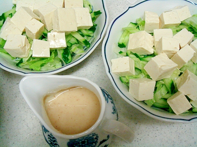 ミソドレで♪　レタスときゅうり、豆腐のサラダ