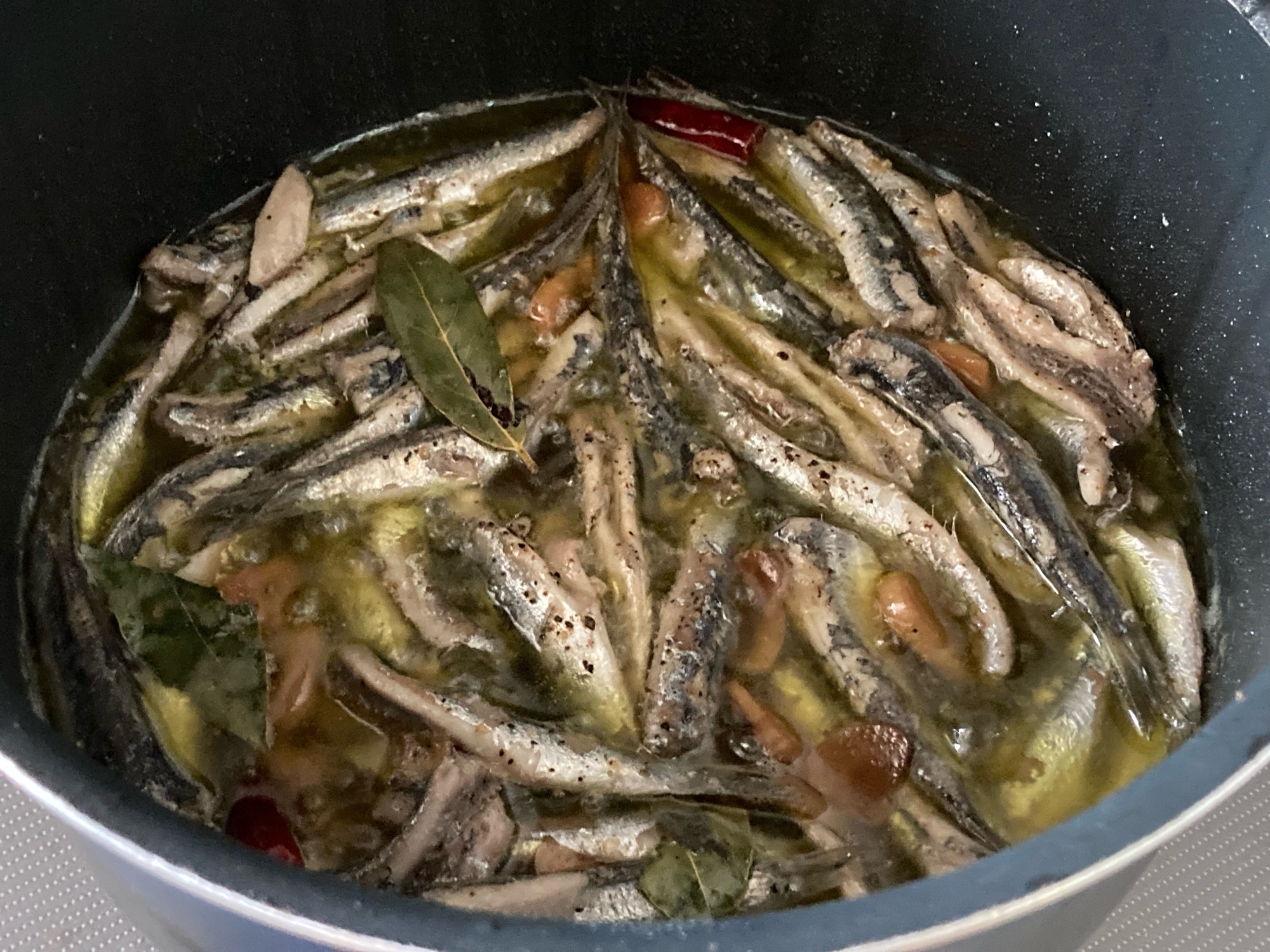 うちのおかず　イワシのオリーブ油煮