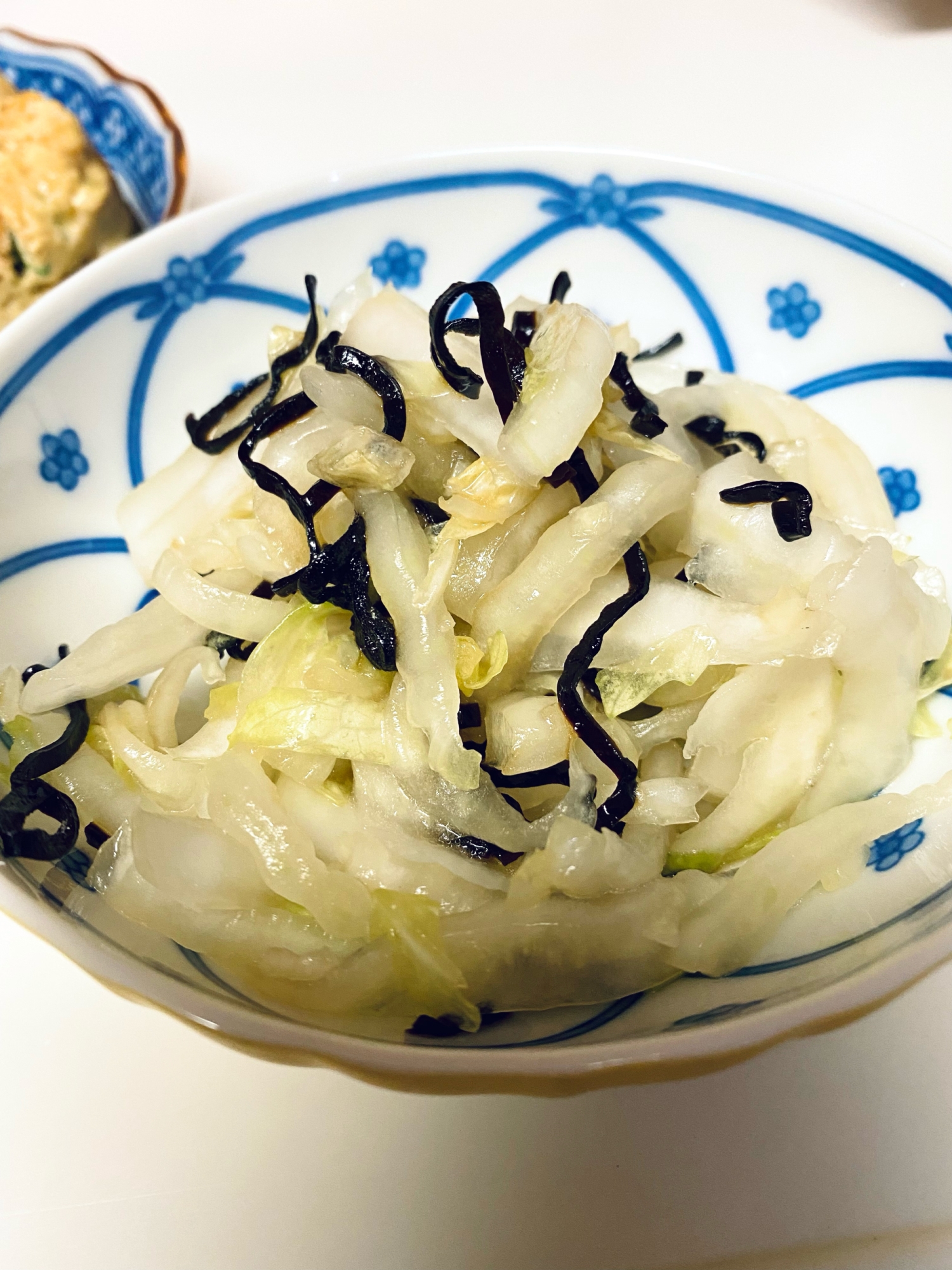 白菜の芯でナムル風サラダ