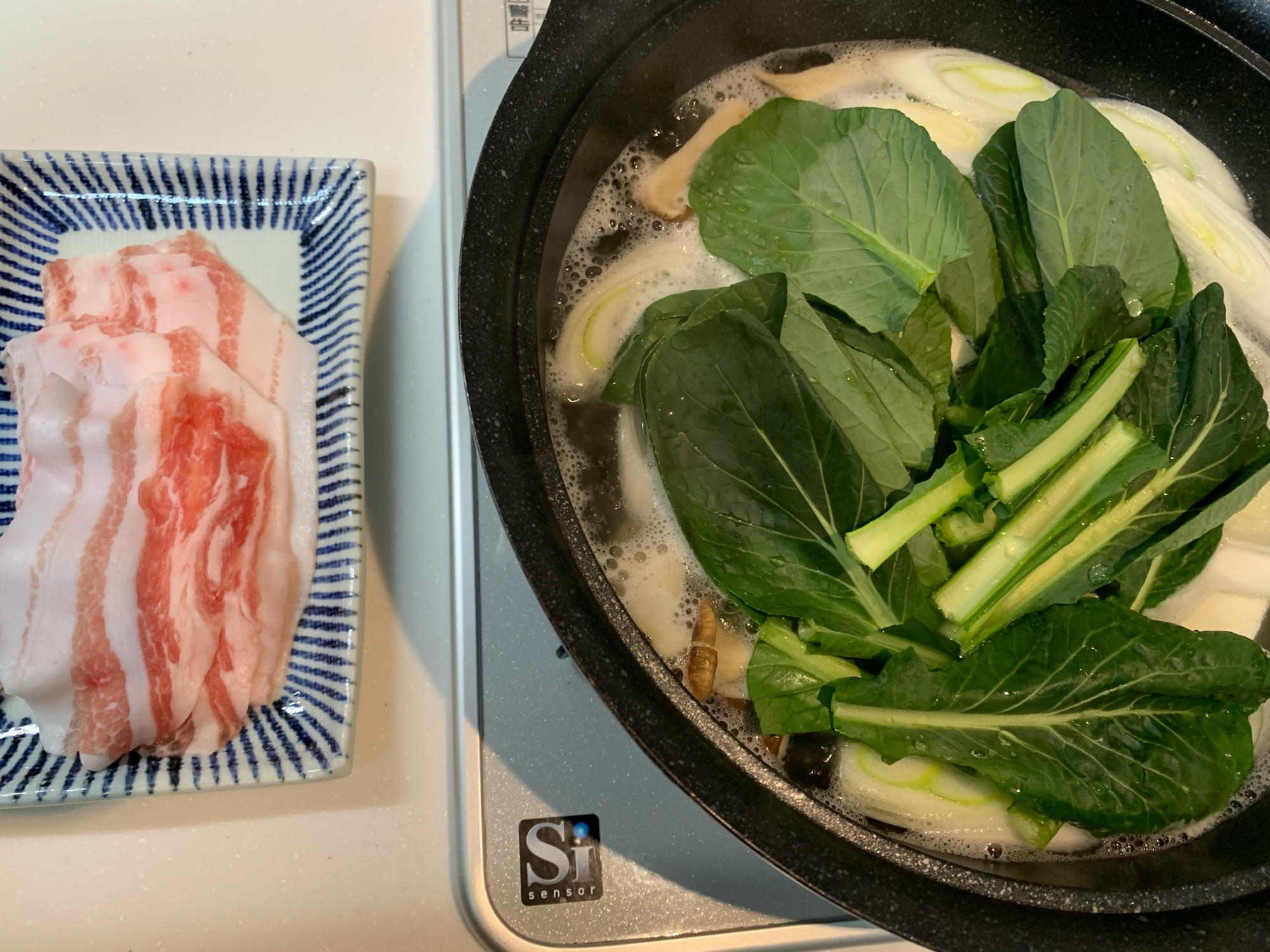 小松菜と豚バラスライスのしゃぶしゃぶ鍋