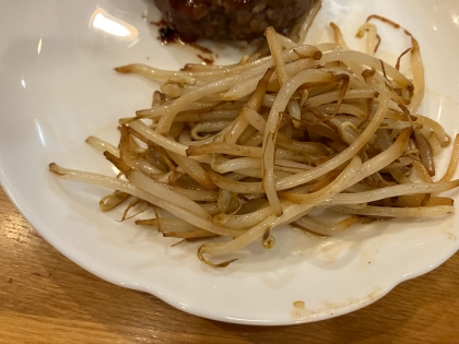 胡椒が効いたもやし炒め