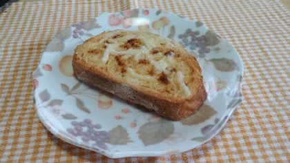 生姜とカレー粉でスパイシー　とろチーズカンパーニュ