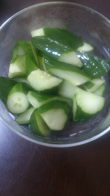 ぱぱっとおかず★きゅうりの梅塩浅漬け