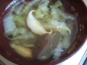 白菜とシイタケの和風スープ