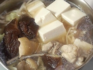 お豆腐をたっぷり入れました。ポン酢に柚子こしょうを入れて、ピリ辛で味わいました。