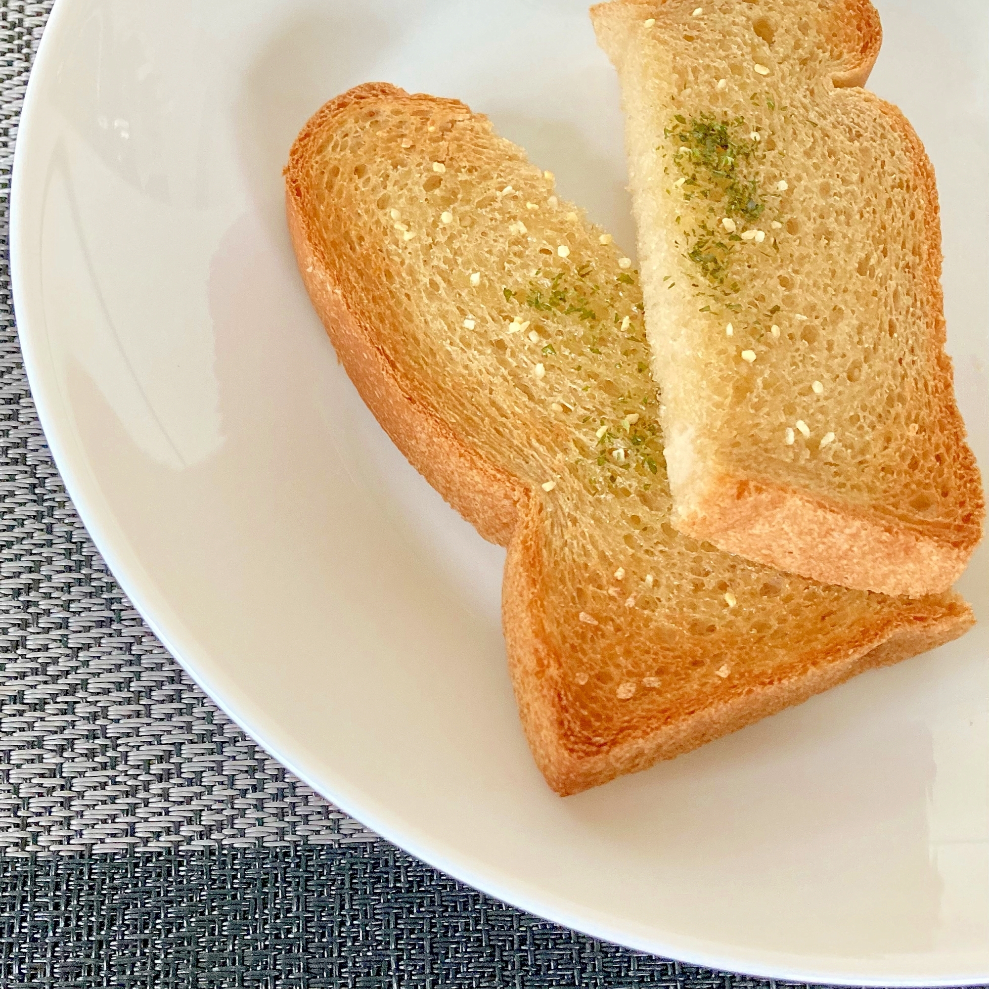 食パンで 簡単ガーリックトースト